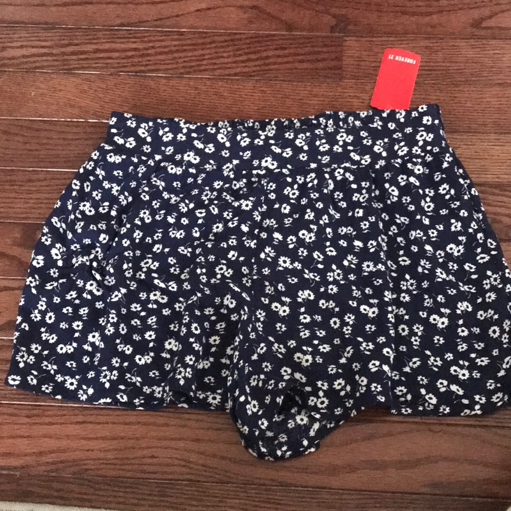 Floral flowy shorts